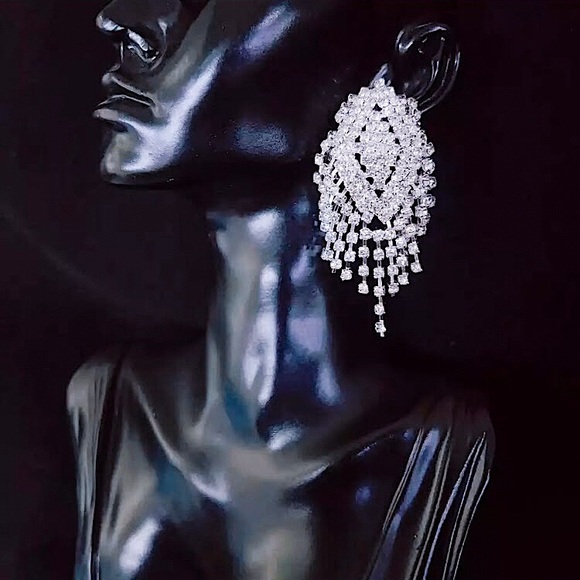 ⚜️[𝟯/$𝟯𝟴]⚜️NEW Large Floral Rhinestone Statement Earrings - Picture 7 of 8